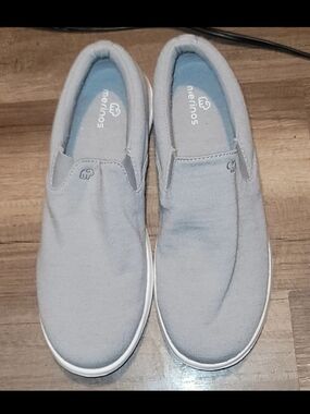 Merinos Women’s Slip-On Loafers in Light Gray Size 9W